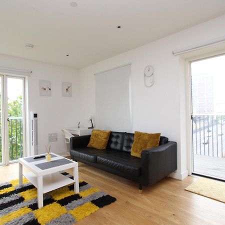Spacious & Modern 1 Bedroom Close To Station In E16 London Exterior foto