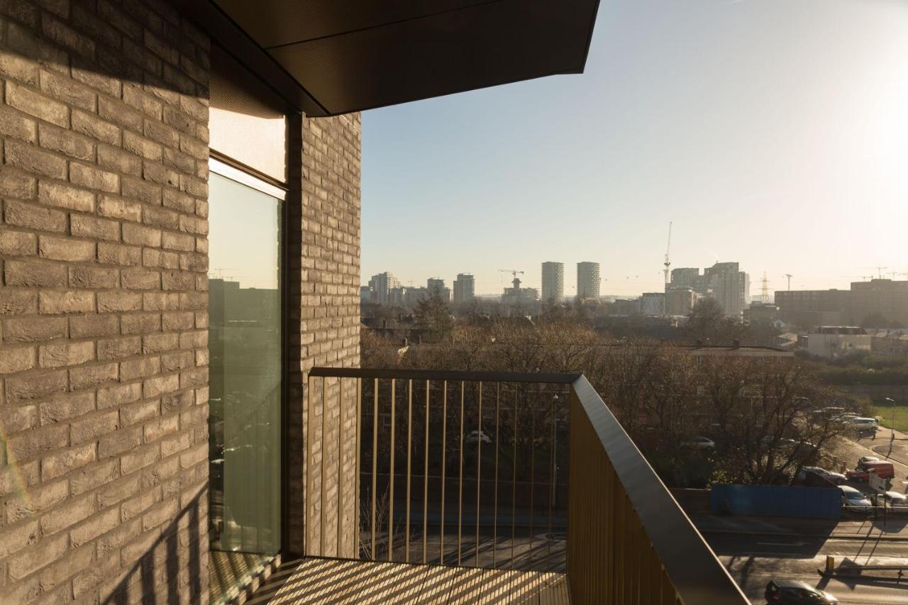 Spacious & Modern 1 Bedroom Close To Station In E16 London Exterior foto